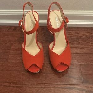 Open toe , nine West Orange sandal size 8 1/2 worn only once
